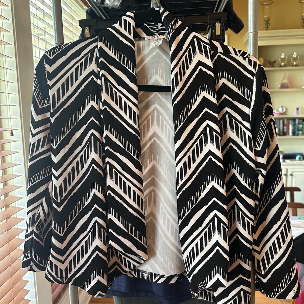 Black and White Chevron 3/4 Sleeve Blazer